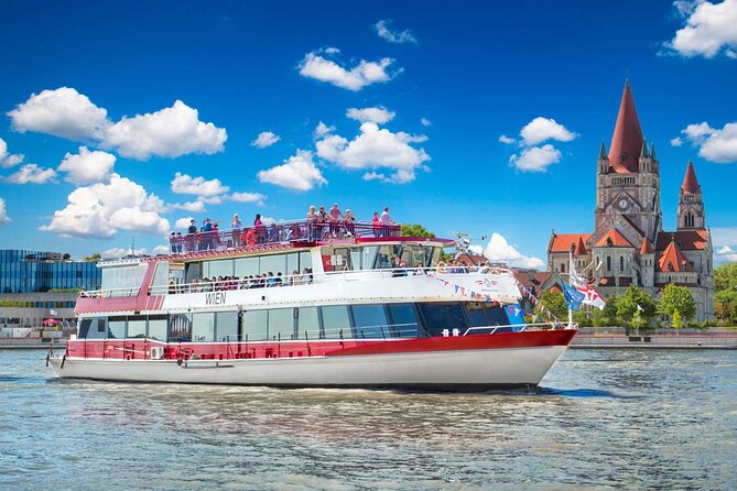24-hour Hop-On Hop-Off with Ferris Wheel and River Cruise - How I would plan your first day in Vienna