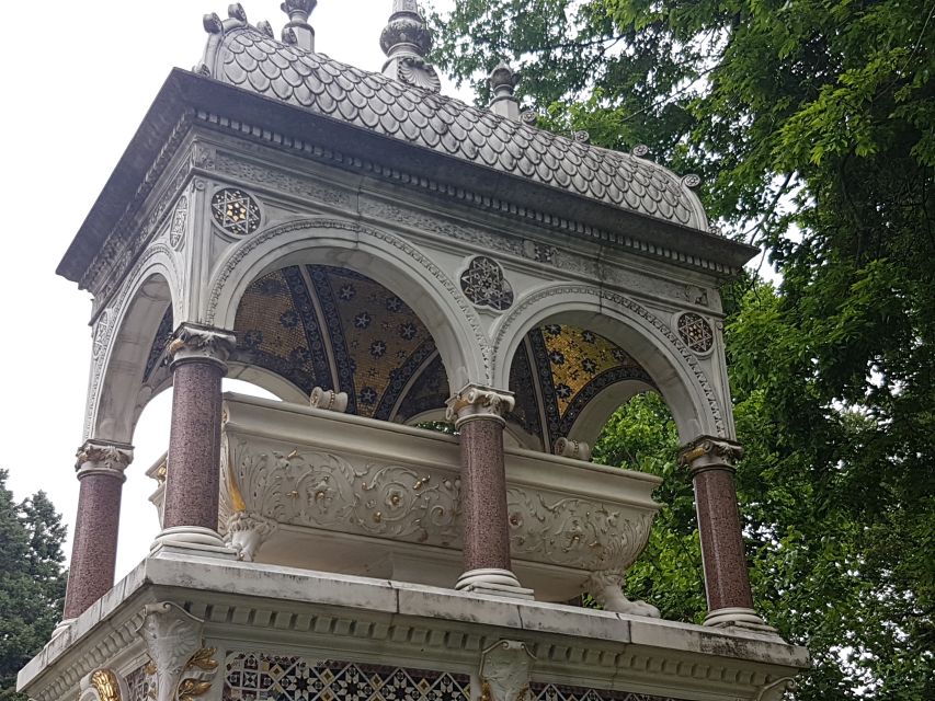 3-Hour Walking Tour of Vienna Central Cemetery - How the Guide Shapes the Experience (Especially in German)