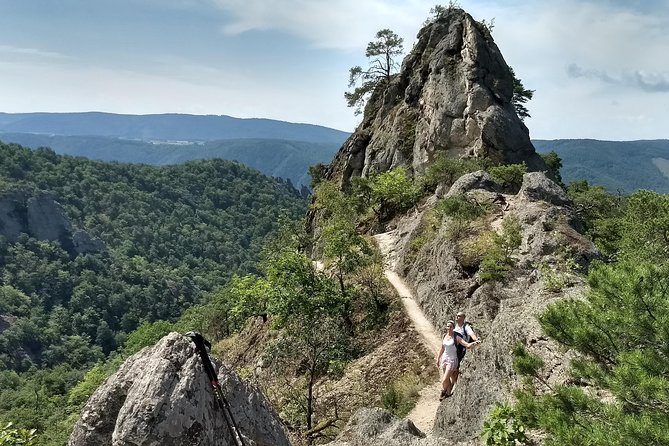 4-Hour Private Alpine Hiking Tour 'In the footsteps of king Lionheart' - Dürnstein free time: how to enjoy the town after the climb
