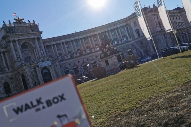 A box for a romantic walk in the city center of Vienna - Heiligenkreuzerhof Market to Griechengasse: old buildings, legend corners, and medieval atmosphere