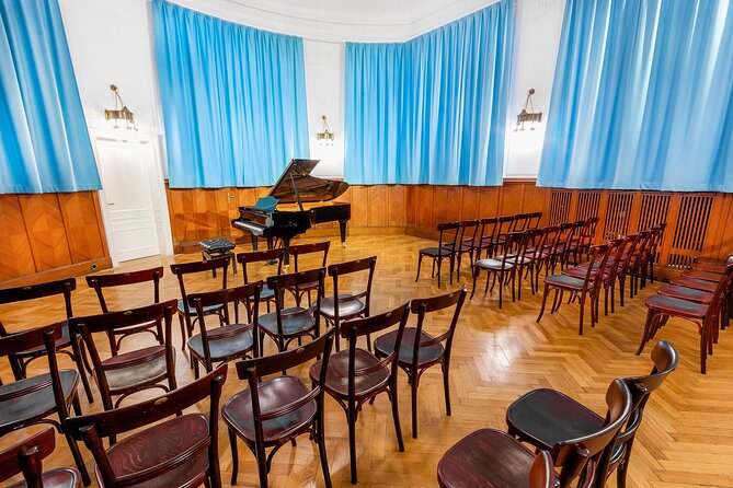 Amadeus Concerts at Ehrbarsaal - Viennas hidden gem - The best part after the music: sparkling wine and talk time