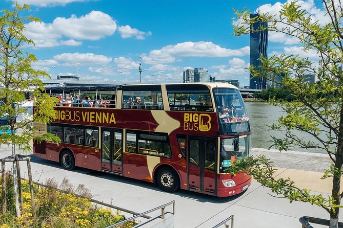 Big Bus Vienna Hop-On Hop-Off Sightseeing Tour - The included Opera walking tour at 11:30am (English)