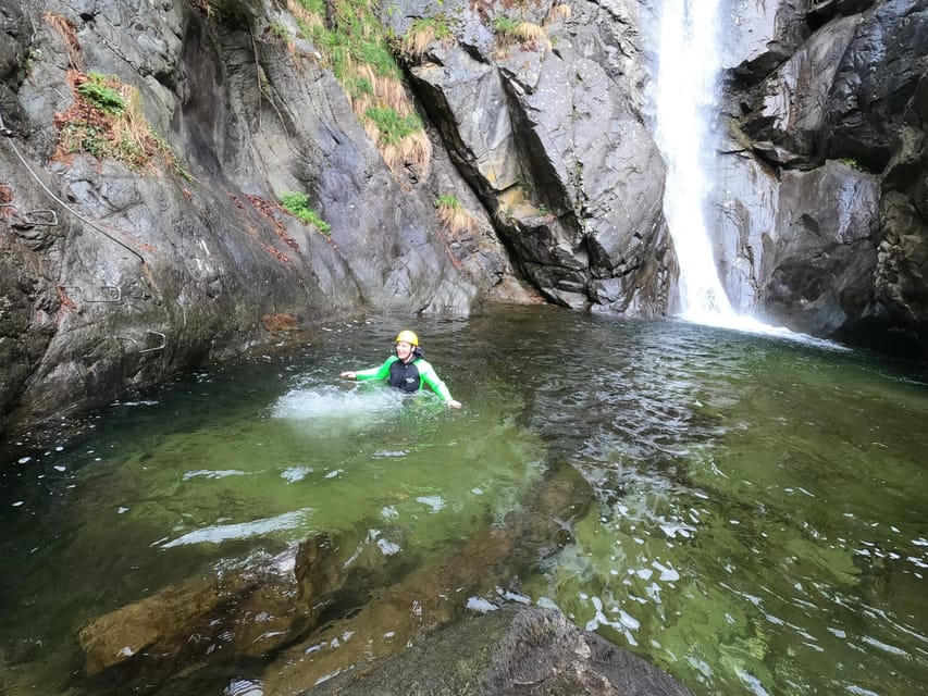 Canyoning beginners' tour Ötztal - Wiggi Rafting GmbH start: showers, meadow time, and real gear-up space