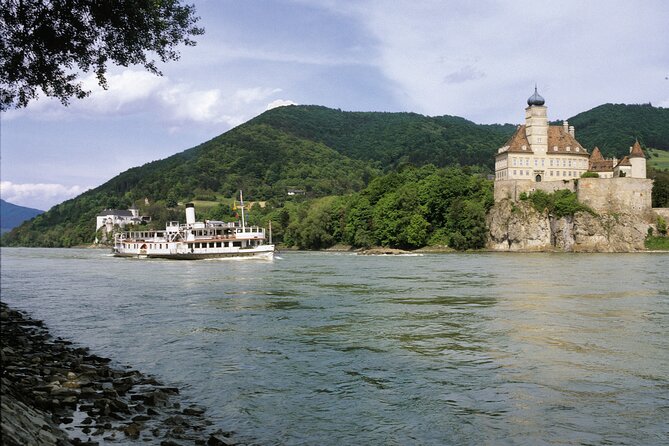 Cesky Krumlov and Wachau Danube Valley Tour from Vienna - One day, two countries: Vienna, Wachau, and Český Krumlov