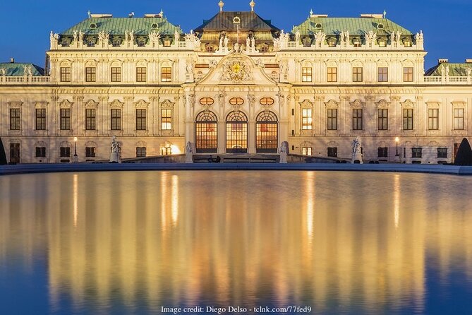 Christmas at Belvedere: 3hr Private Tour of Upper Palace & Market - The Kiss, plus how to handle a top-heavy art moment