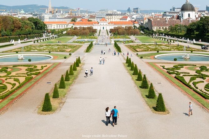 Christmas at Belvedere: 3hr Private Tour of Upper Palace & Market - Stop 2: Belvedere Museum Christmas Market, guided then free