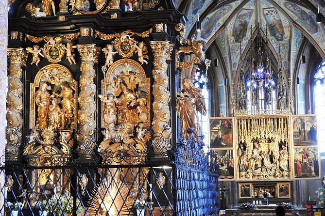 Christmas Markets Tour with St.Gilgen + St.Wolfgang + Hallstatt - Scenic drives through more Austrian small-town character