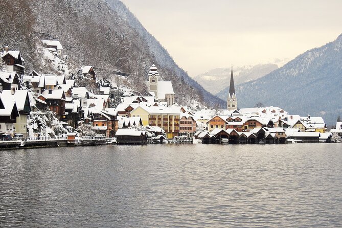 Christmas Markets Tour with St.Gilgen + St.Wolfgang + Hallstatt - Fuschl am See: the quick lake stop with a Red Bull photo option