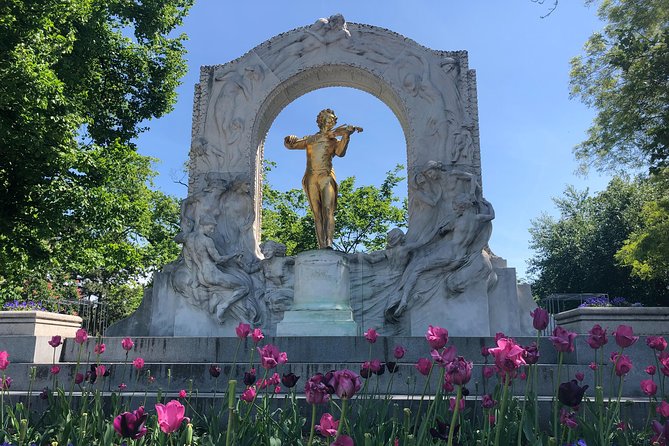 Classic Private City Tour Vienna - Prater and the Giant Ferris Wheel: film spotting in real life