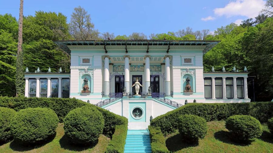 Combo ticket: Ernst Fuchs Museum & Otto Wagner Complex with smartphone guide - Villa II: the contrast that makes the story click