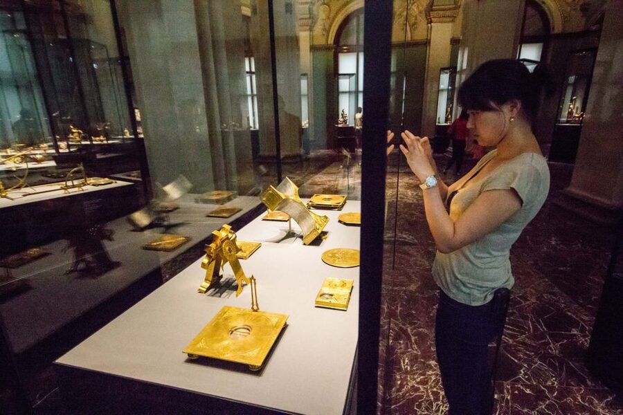Combo Ticket: Kunsthistorisches Museum & Imperial Treasury - Moving to the Hofburg: Imperial Treasury and Crown Jewels