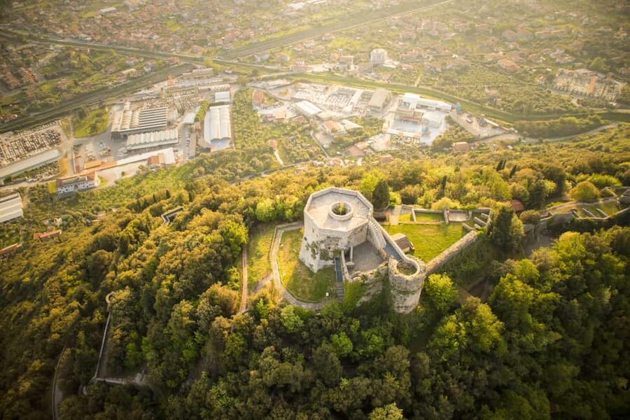 Day trips from Vienna: Bratislava and Budapest with Guide - Photo stops and the pro photographer option that changes the day