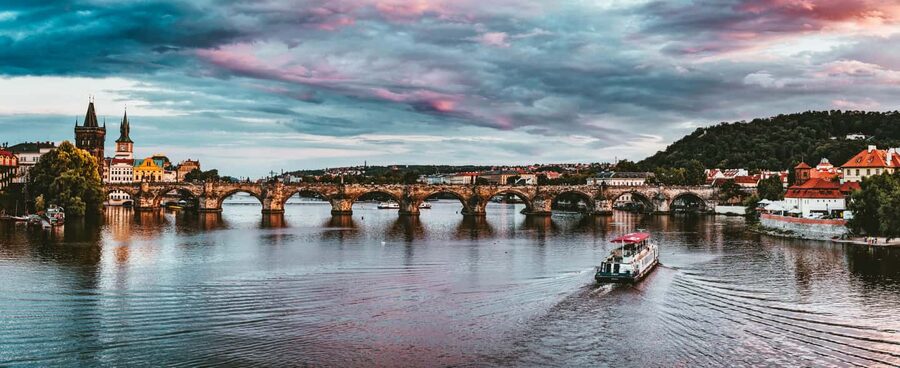 Day trips from Vienna: Prague One Day Guided Tour - Timing and Van Ride Reality: Long Day, But Not Full of Guesswork
