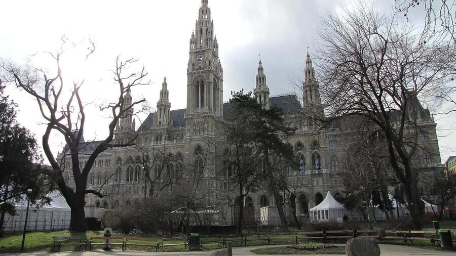 Discover Vienna’s Landmarks in 2 Hours - Vienna State Opera, City Hall, and the Ringstrasse showpiece run