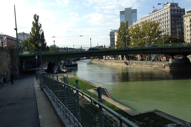 eBike Vienna 90min guided tour - use ebike for the whole day - The Ringstraße orientation: your guided setup for the day