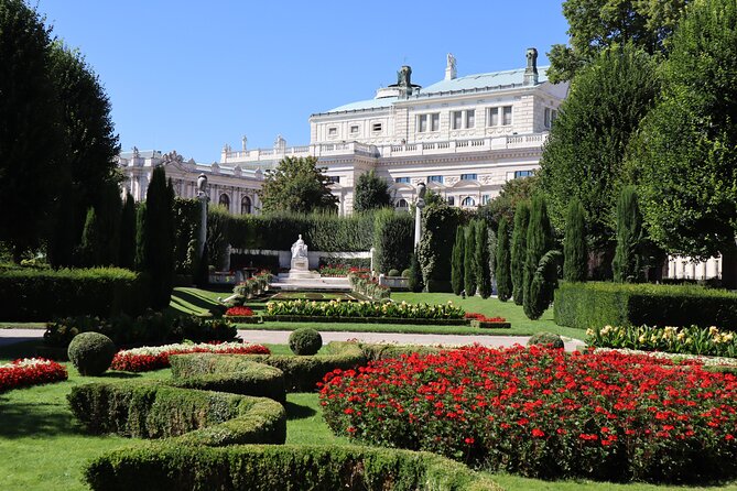 Empress Sisi - The Lady Di of Vienna - Walking the main paths: how the guide turns aristocratic life into something you can picture