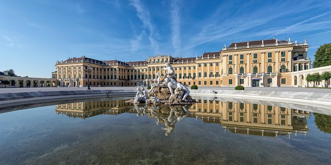 Evening at Schönbrunn Palace Vienna: 3-course Dinner and Concert - Your Schönbrunn evening starts with dinner you can actually enjoy
