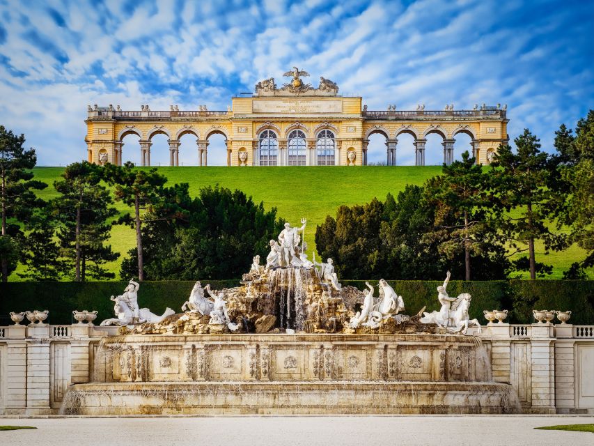 Family Tour Schonbrunn Children Museum Vienna with Transport - Meeting point: where to go so you do not lose time