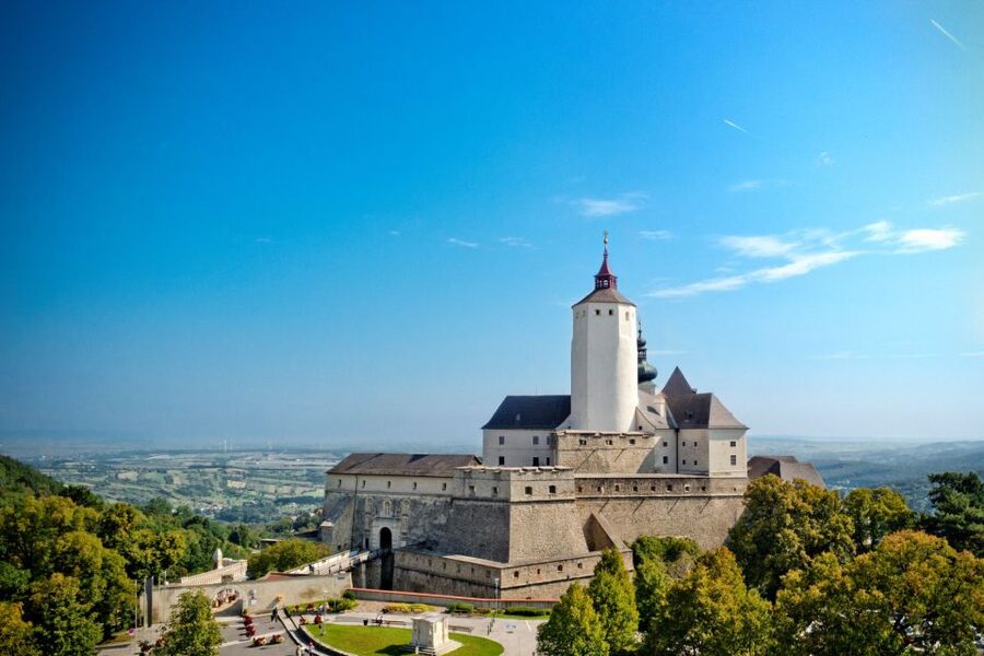 Forchtenstein Castle Admission Ticket & Optional Guided Tour - Oratory and chapel on the first floor: the quiet counterpoint
