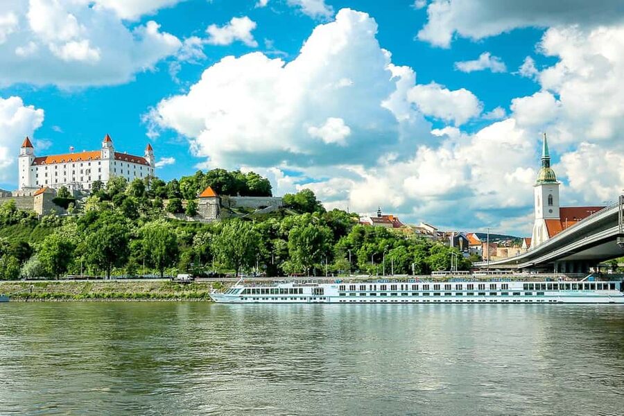 From Vienna: Bratislava and Budapest Guided Day Trip - Guides are the real differentiator on this route