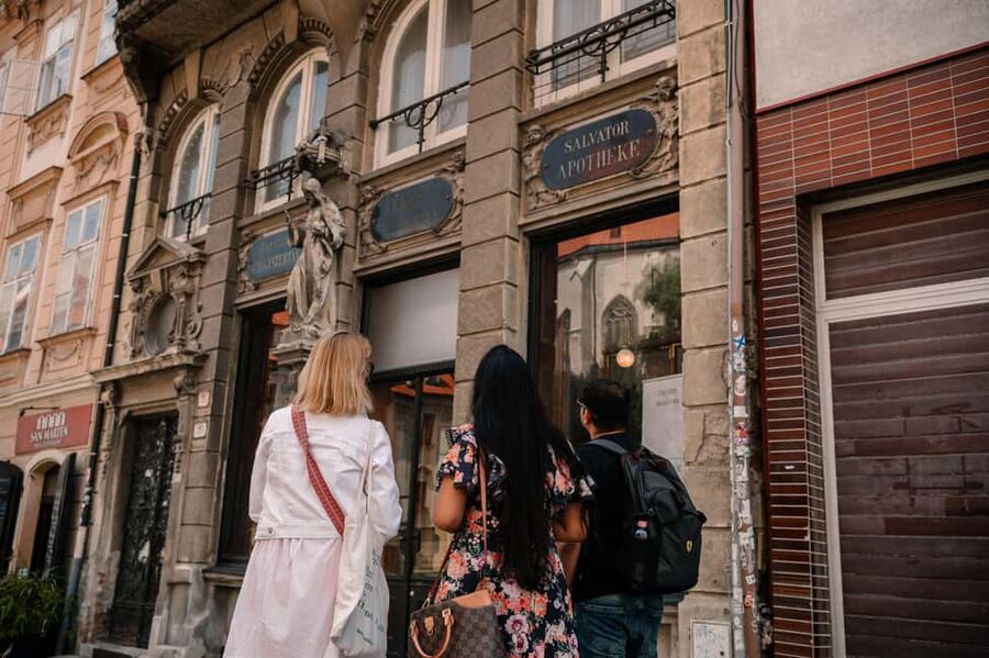From Vienna: Bratislava Day Trip Like a Local - Meeting in Vienna and finding the right bus stop, without a panic