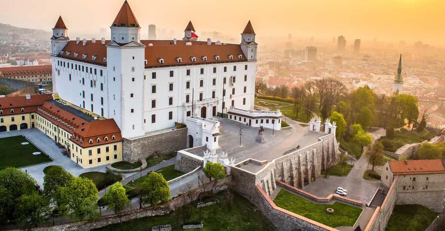 From Vienna: Bratislava with Local Guide, Castle & UFO Views - Quick reasons to pick this Vienna to Bratislava day trip