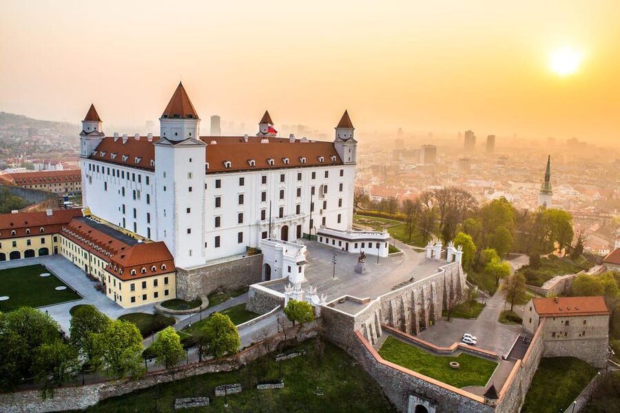 From Vienna: Bratislava with Local Guide, Castle & UFO Views - Lunch time in Bratislava: flexible, and often guided toward something local