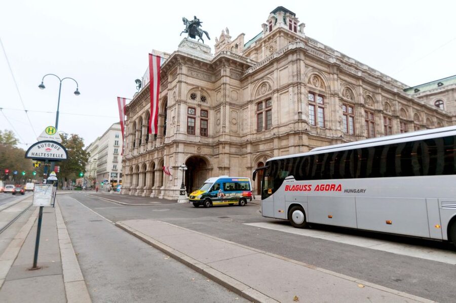From Vienna: Guided Day Trip to Budapest - Pest Free Time for Independent Wandering (3.5 Hours)