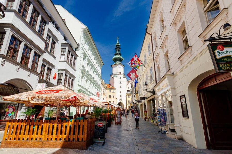 From Vienna: Guided Tour to Bratislava with Speed Boat Ride - Lunch, Shopping, and Castle Views During the Free Afternoon