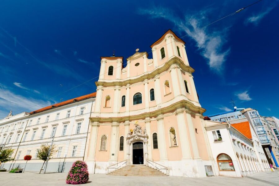 From Vienna: Guided Tour to Bratislava with Speed Boat Ride - The Twin City Liner Speed Boat Back to Vienna
