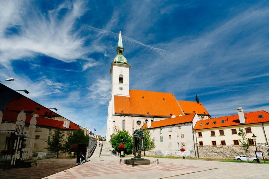 From Vienna: Guided Tour to Bratislava with Speed Boat Ride - Optional Upgrade: Oldtimer Ride to Bratislava Castle