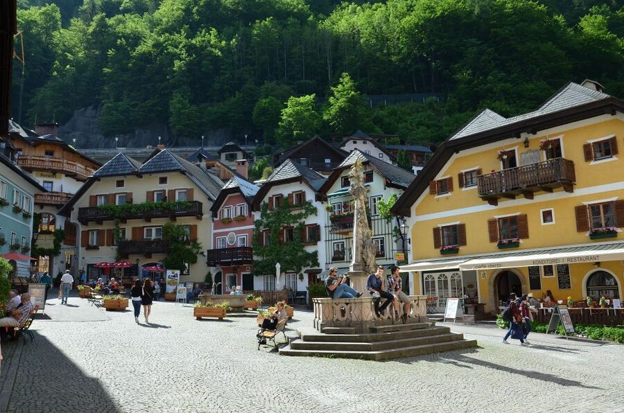 From Vienna: Hallstatt Day Trip with Hotel Pickup - The Van Ride: Comfort, Views, and English Commentary