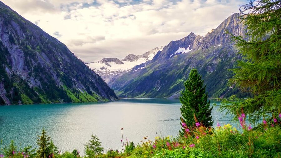 From Vienna: Private Hallstatt Day Tour - The ride out of Vienna: alpine forests, mountain peaks, and a sense of place