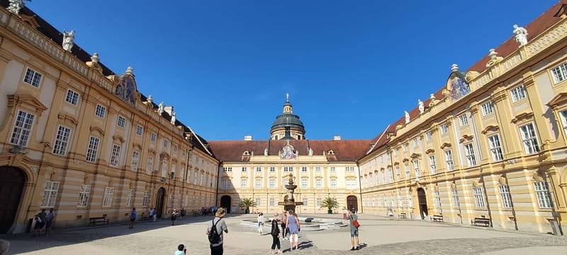 From Vienna: Scenic Hallstatt & Historic Salzburg Day Tour - Guide Language and Personality: When Spanish, English, and Timing Matter