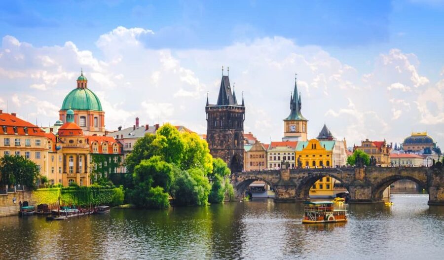 Full-Day Private Trip from Vienna to Prague - Private Vienna to Prague in 12 hours: the day plan reality check