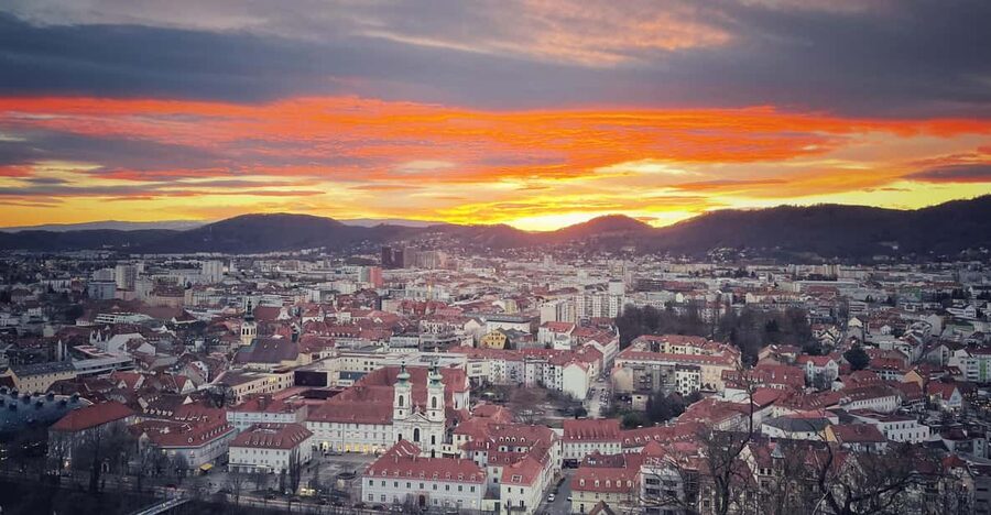 Graz: Funicular Ride & Schlossberg Picnic Experience - Guided walk around Schlossberg, with smart photo stops