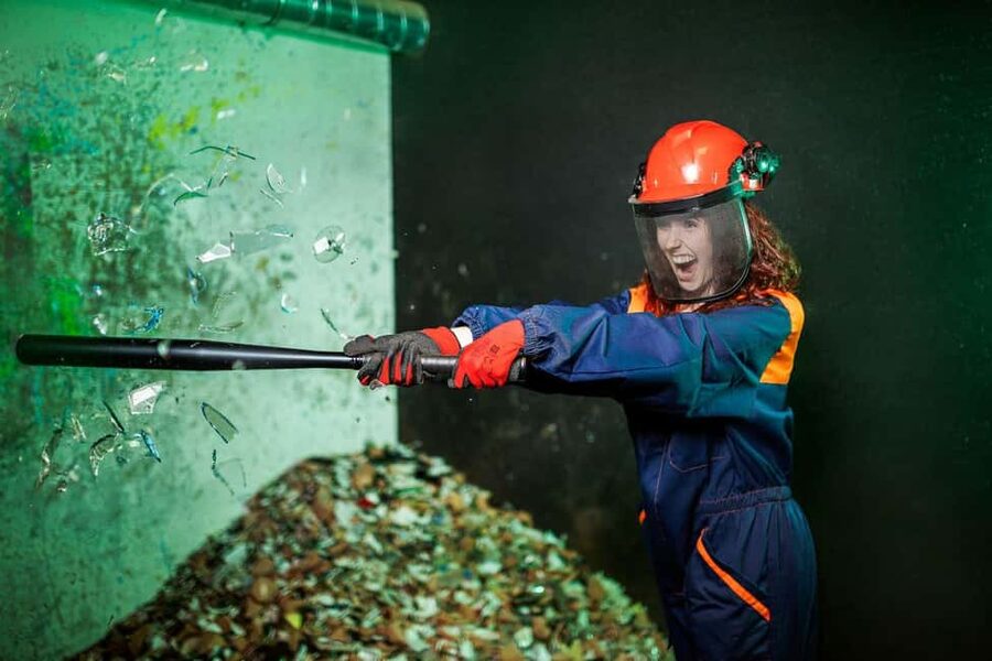 Graz: Smashbox - Rage Room Experience - Your 45 Minutes of Dish Smashing: How the Fun Plays