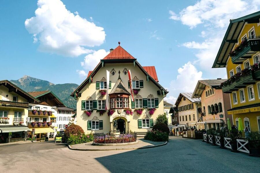 Hallstatt Highlights Day Trip from Salzburg with St. Gilgen - Weather, Umbrellas, Cash, and the Step Count