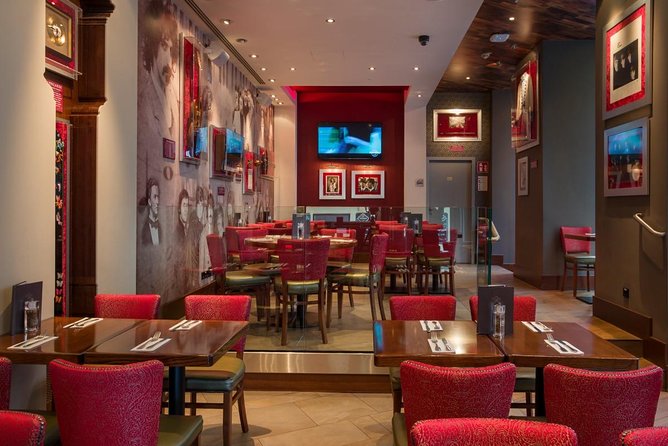 Hard Rock Cafe Vienna with Set Menu for Lunch or Dinner - Entering Hard Rock Cafe Vienna, the easy way