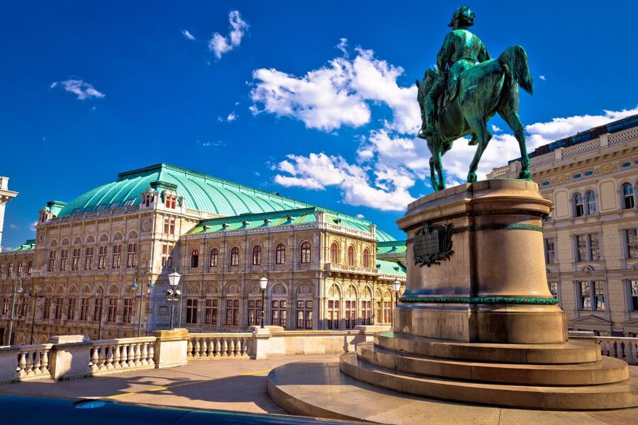 Highlights of Vienna: Private Bike Tour with Licensed Guide - Why pedal-powered Vienna beats buses and foot traffic