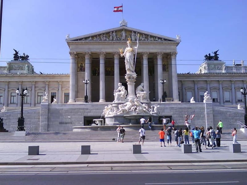 Imperial Vienna: Full-Day Tour from Budapest - Ringstrasse orientation: the fast way to understand Vienna