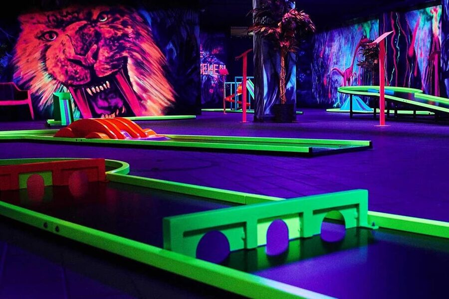 Innsbruck: 3D Mini Golf with Dazzling Light Effects - Why Innsbruck 3D Mini Golf Feels Like a Rain-Proof Plan