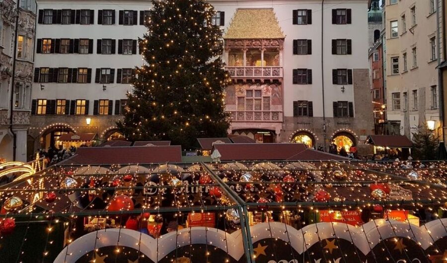 Innsbruck: Christmas Tour with a licensed guide - Swarovski crystal tree and the mechanical Jaufenthaler nativity scene