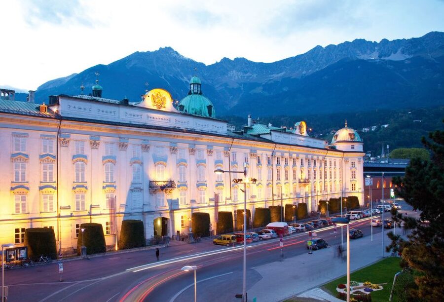 Innsbruck: City Card Including Public Transport - Planning Swarovski Crystal Worlds from Wattens without stress