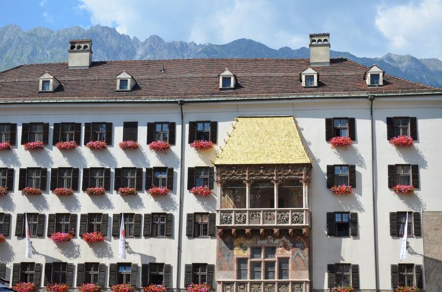 Innsbruck: Express Walk with a Local in 60 minutes - Golden Roof and Innsbruck’s “start here” landmark