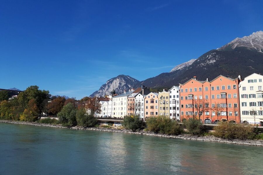 Innsbruck: Express Walk with a Local in 60 minutes - Guide quality, small group feel, and real-life flexibility