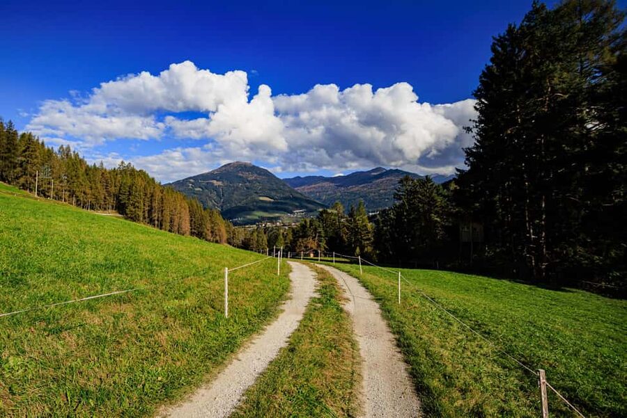 Innsbruck: Panoramic hike over the Telfer Wiesen - Above Telfes: an easy climb that pays off in views