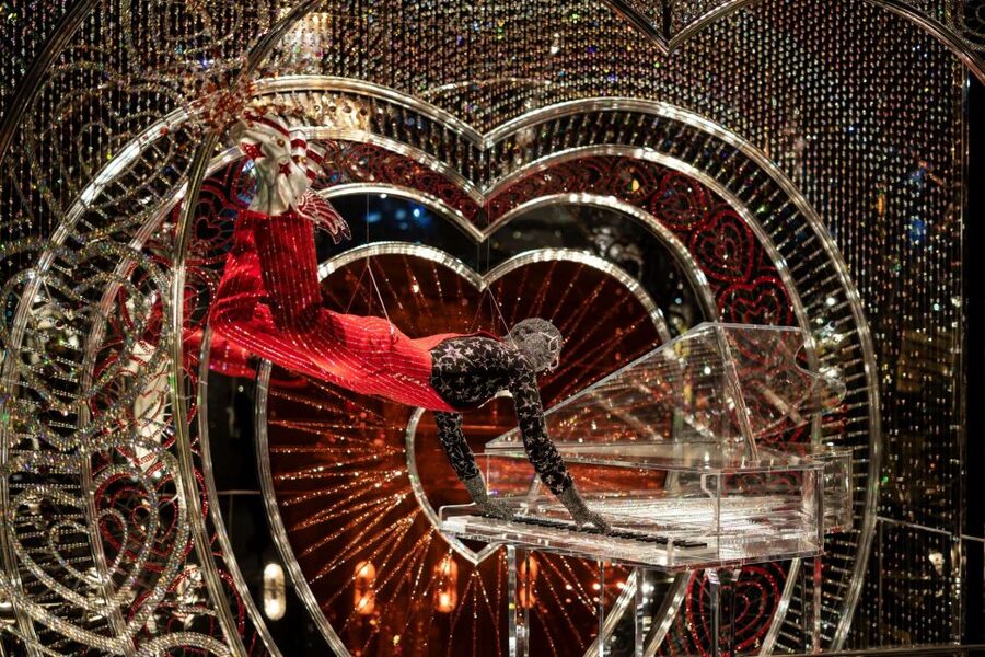 Innsbruck Swarovski Crystal Worlds Ticket and Transfer - The food break: views, cafes, and simple choices