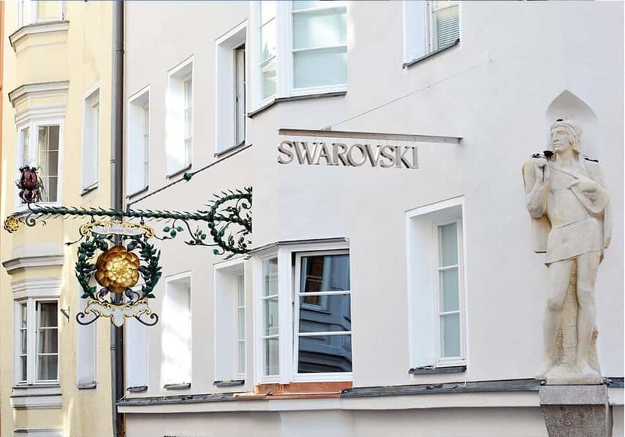 Innsbruck: Swarovski Exclusive Guided Tour with Drink & Gift - Drink in the elegant bar, plus an exclusive crystal gift