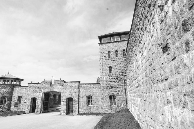 KZ Mauthausen Private Trip from Linz - A private ride from Linz to Mauthausen, with a real-world schedule